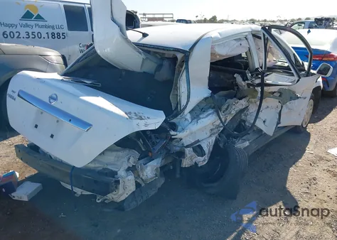 2011 Nissan Versa 1.8S z USA, uszkodzony, nr VIN 3N1BC1AP2BL444152